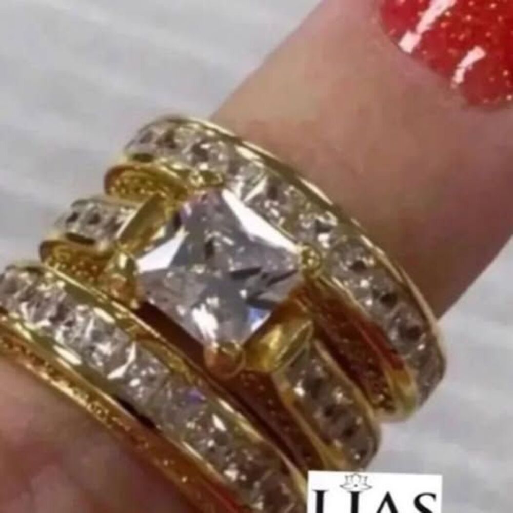 New 14k yellow gold wedding ring set
